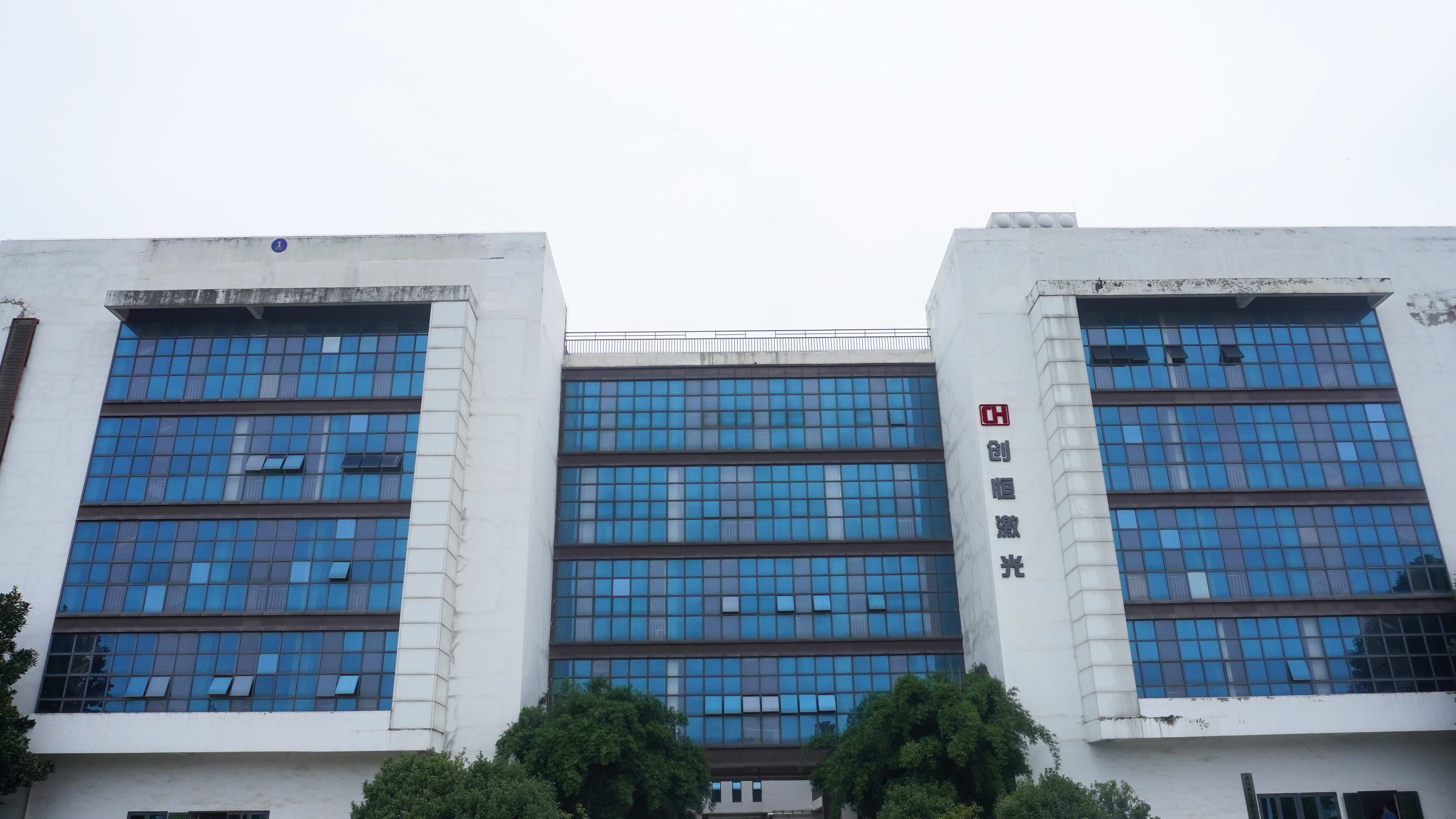 武汉世界杯网站推荐智能装备有限公司荣耀登榜2024年湖北省科创“新物种”瞪羚企业